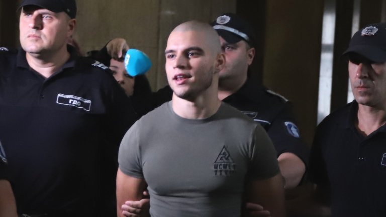 Прокурорският син Васил Михайлов остава в ареста.Делото по същество срещу