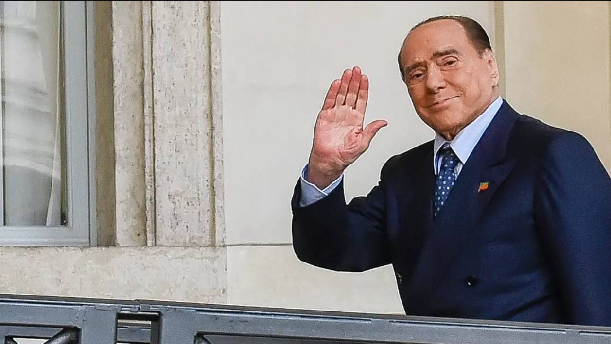 Здравословното състояние на бившия италиански премиер Силвио Берлускони продължава да