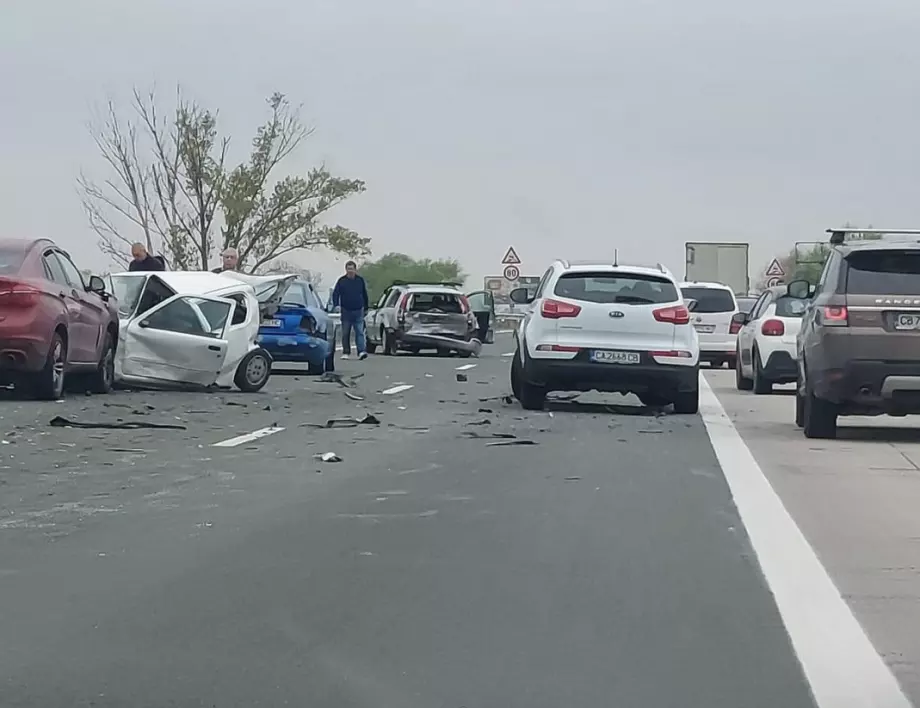 Тежък инцидент е възникнал на автомагистрала Тракия.Около 13:00 часа пет