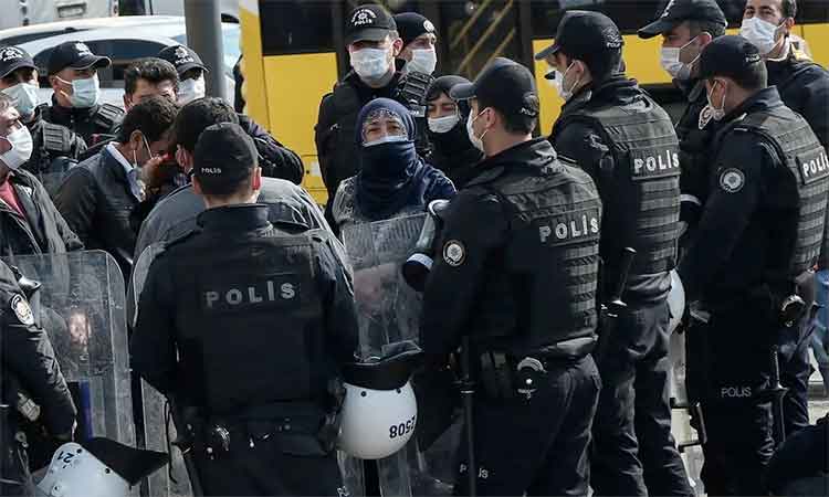 Турската полиция задържа 110 души за предполагаеми връзки с бойци,