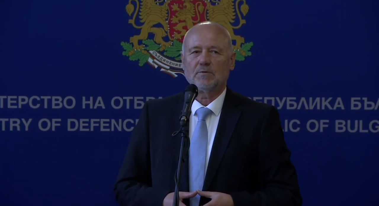 Министърът на отбраната Тодор Тагарев представи екипа и приоритетите си.Заместник-министър
