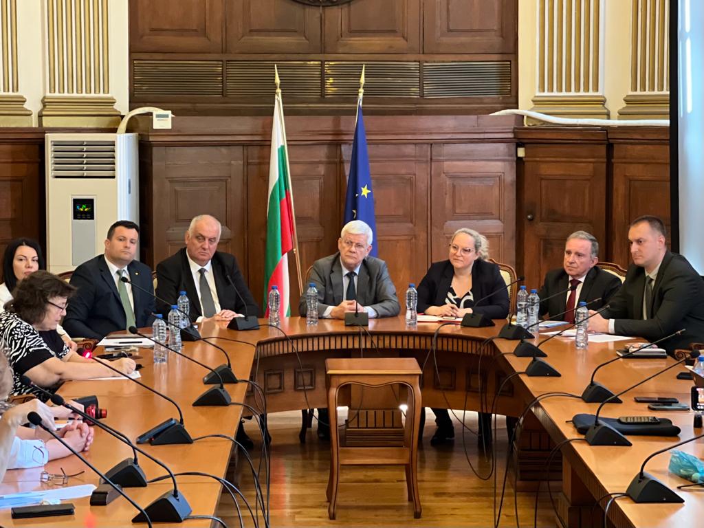 Снимка: Аграрният министър: Ще направим всичко възможно на трапезата да има повече български храни