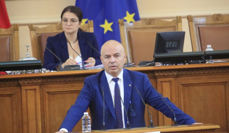 „Уважаеми колеги народни представители, четвърти ден българският парламент знаете ли