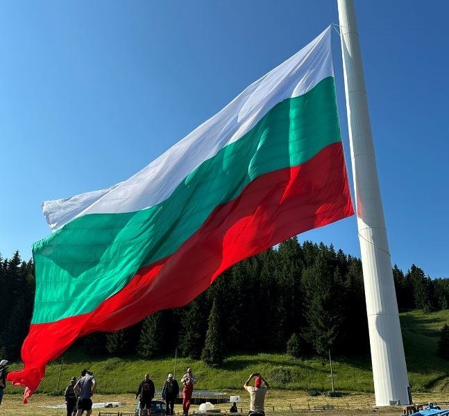 Една щръкнала мачта в планината в Южна България превърна най-бедната