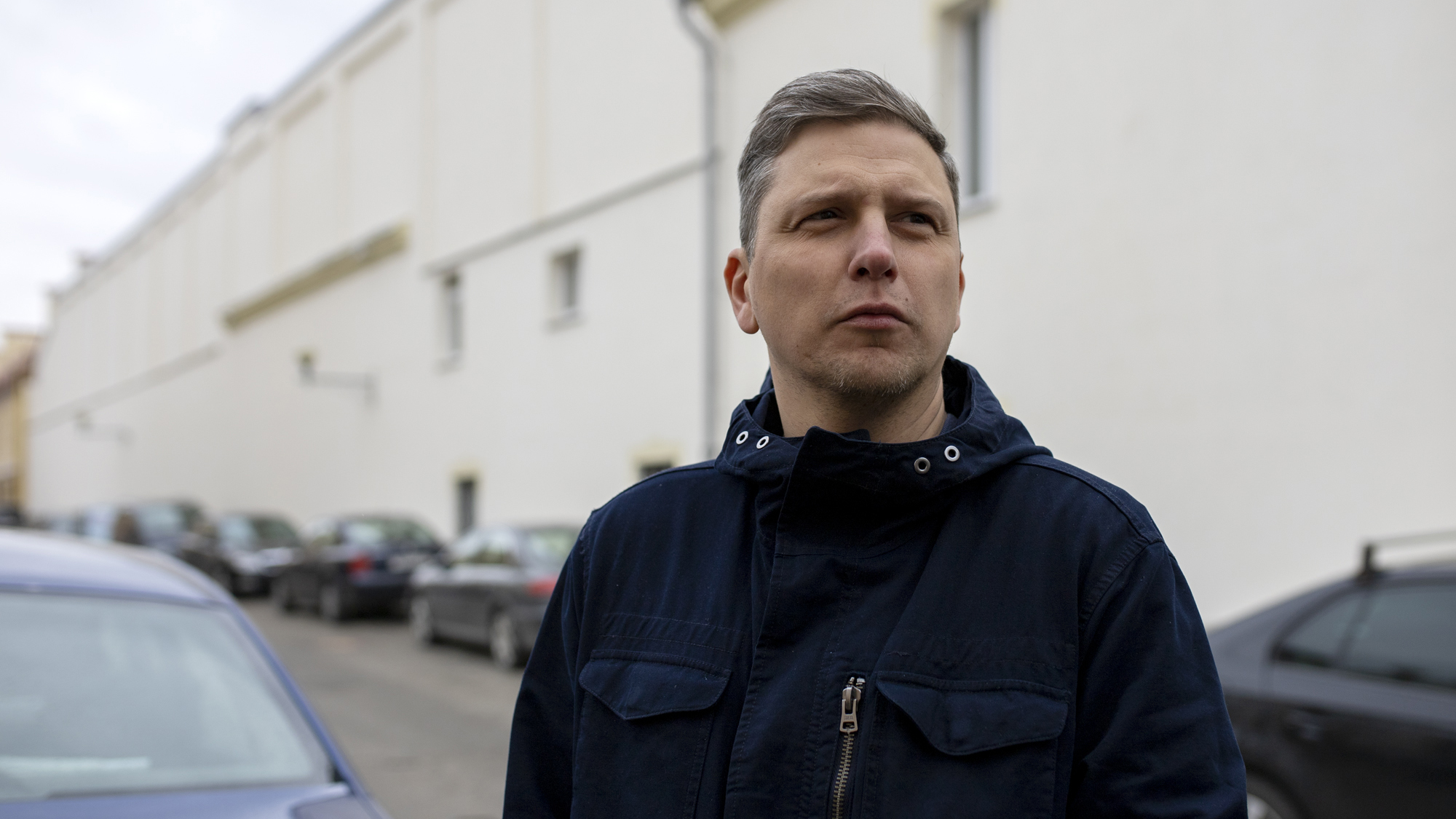 45-годишният журналист Павел Мажейка е осъден днес в Беларус на
