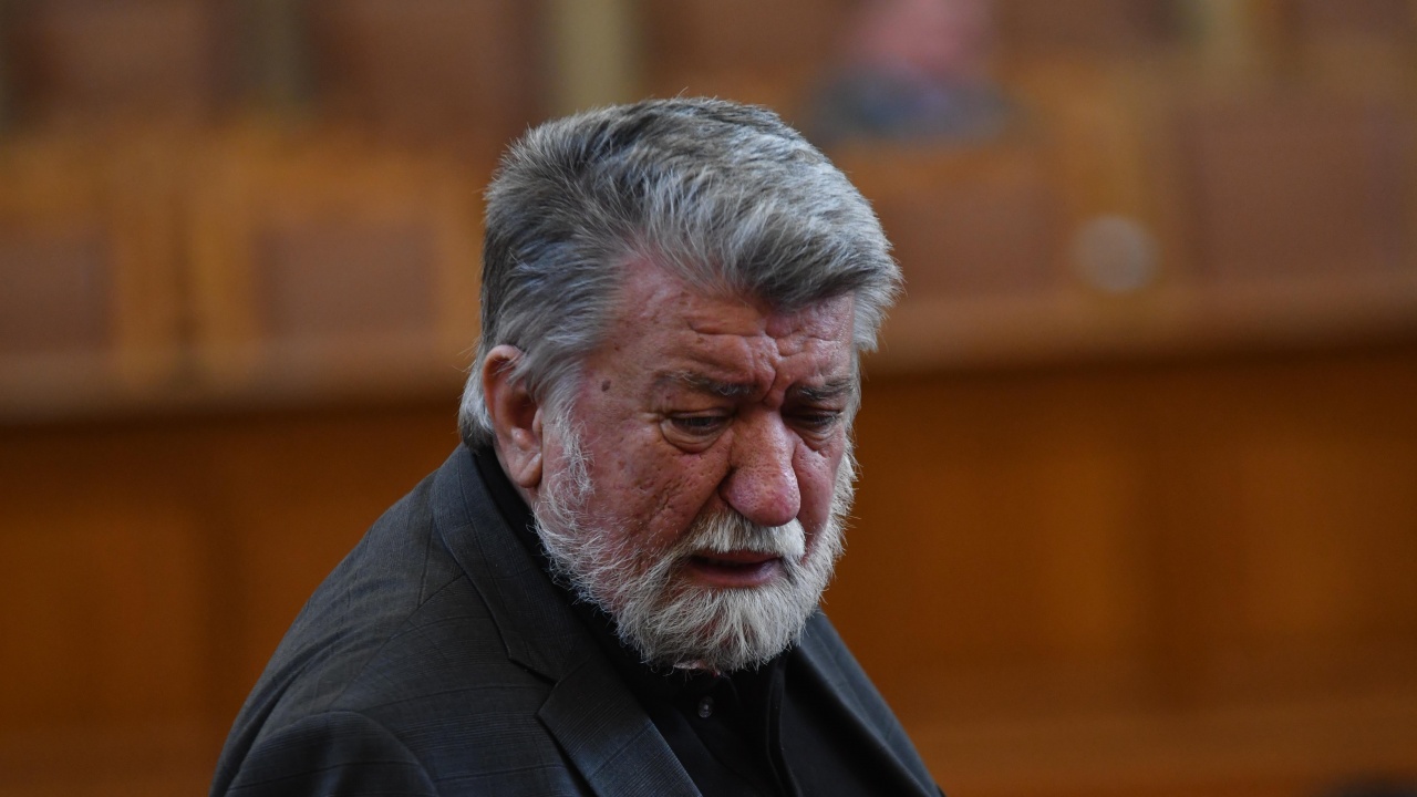 Вежди Рашидов подава оставка като депутат. Това обяви самият народен