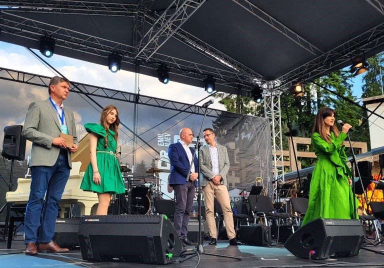 Снимка: Д-р Татяна Илиева закри Международния джаз фестивал в Боровец