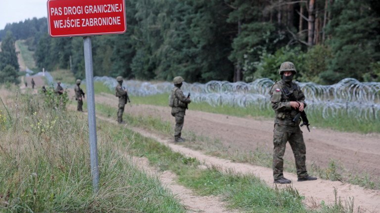 Полша увеличава броя на войниците, които охраняват границата ѝ с