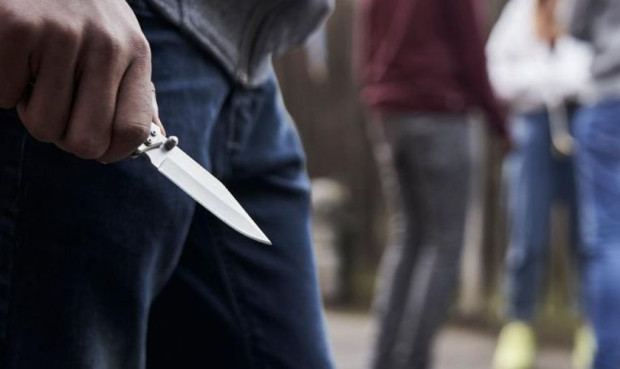 17-годишен младеж намушка с нож 15-годишно момче, съобщиха от полицията