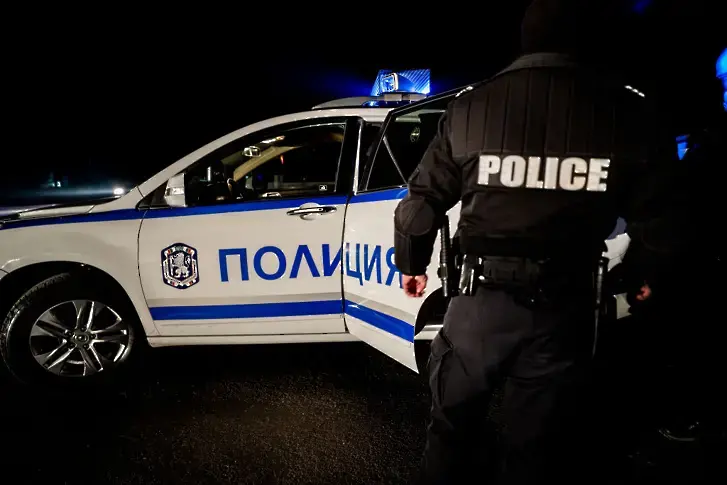 Таксиметров шофьор от Бургас бе ограбен от мъж, който го