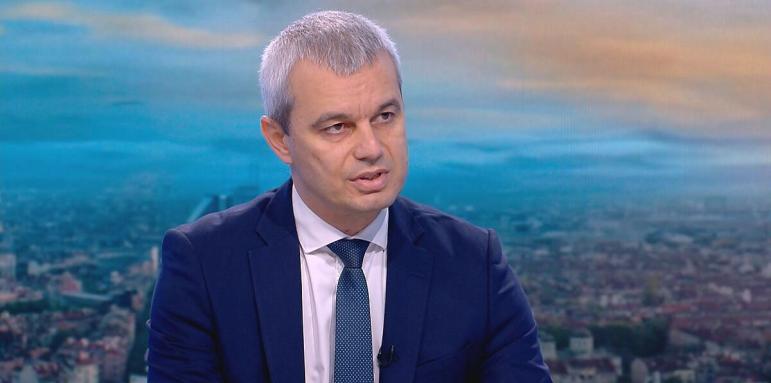 Лидерът на Възраждане Костадин Костадинов заяви днес пред журналисти, че