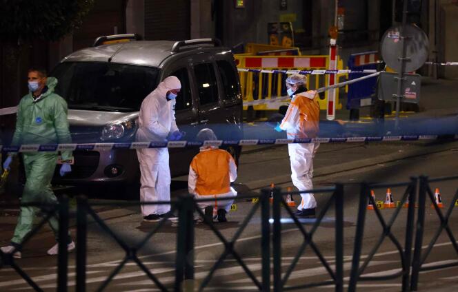 Полицията в Брюксел издирва радикализиран ислямист, който уби двама футболни