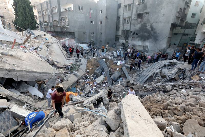 Най-малко 16 души са били убити според палестинското министерство на