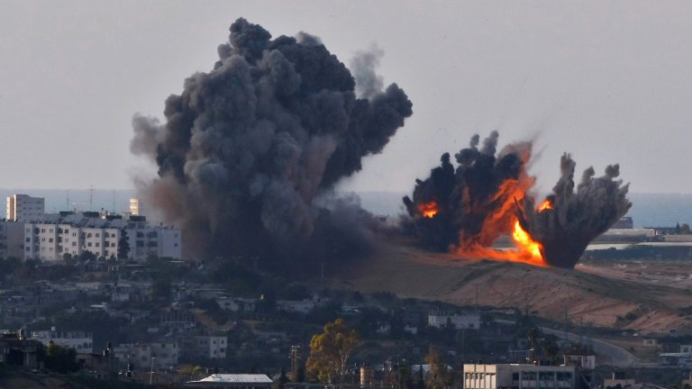 Бомбардирани са райони близо до три болници в Ивицата Газа,