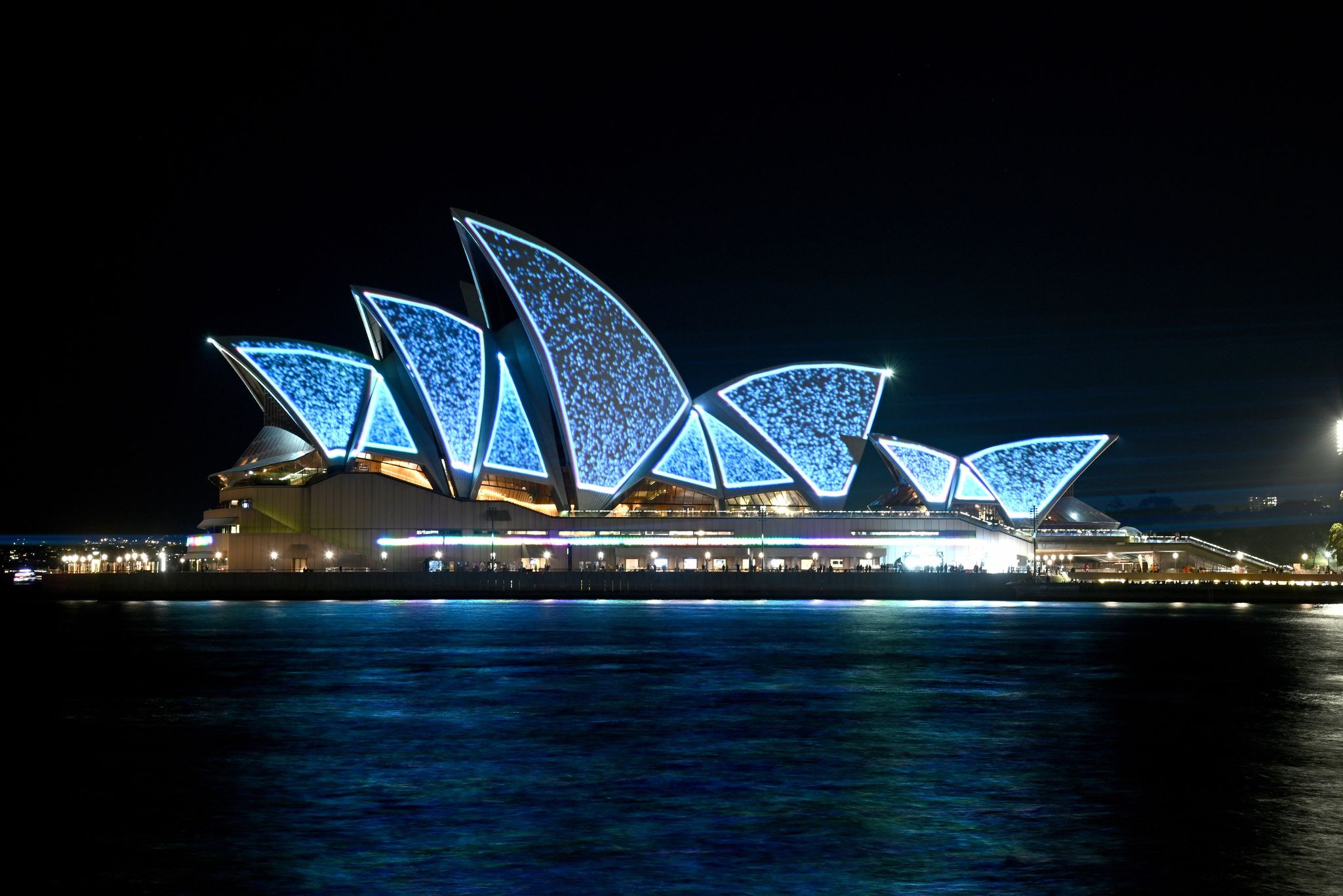 Операта в Сидни, най-известната австралийска сграда, отбелязва своят 50-годишен юбилей.