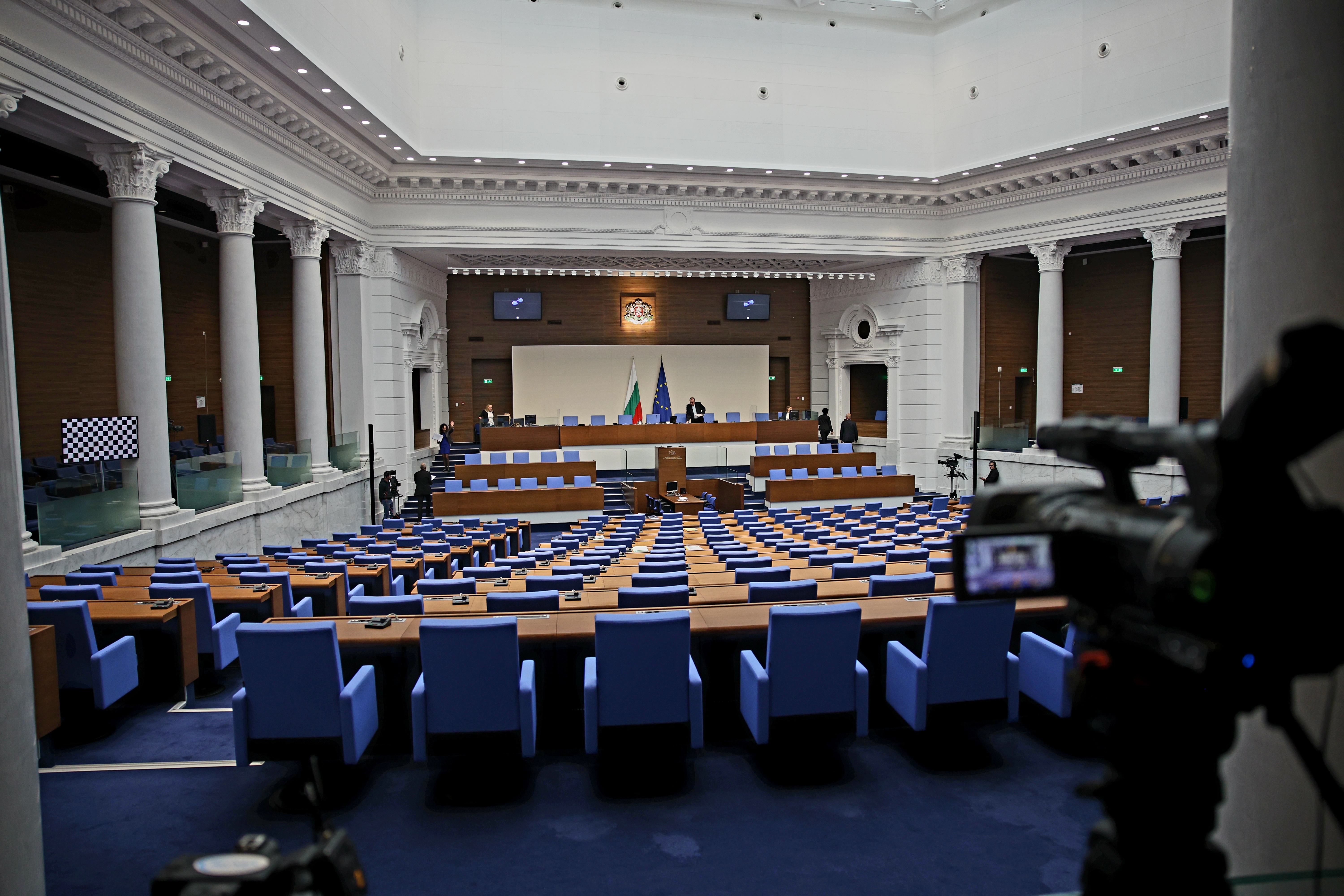 В парламентарния контрол ще участват седем министри. Според приетата програма