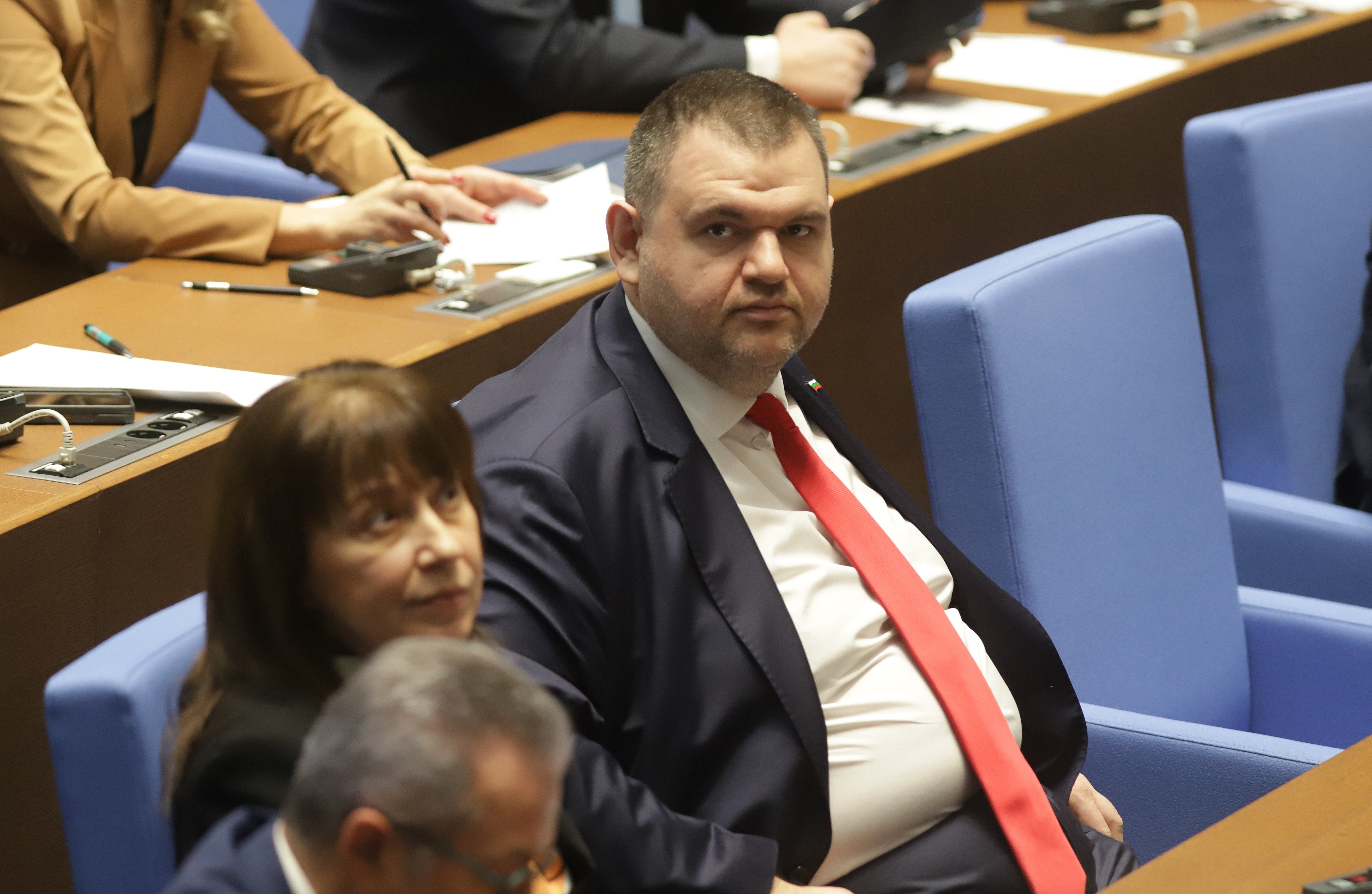 Скандален е фактът, че министърът на отбраната Тодор Тагарев игнорира