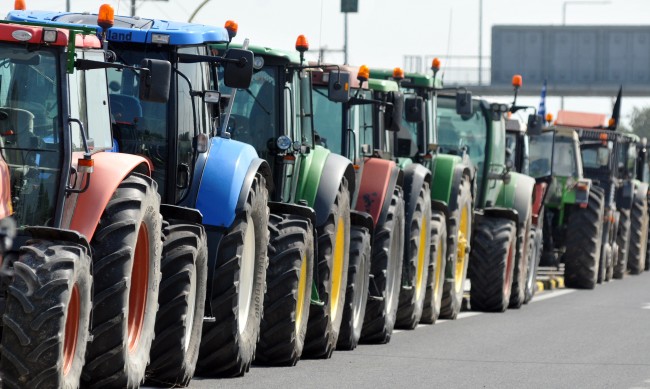 Румънски шофьори на камиони и фермери в неделя (14 януари)
