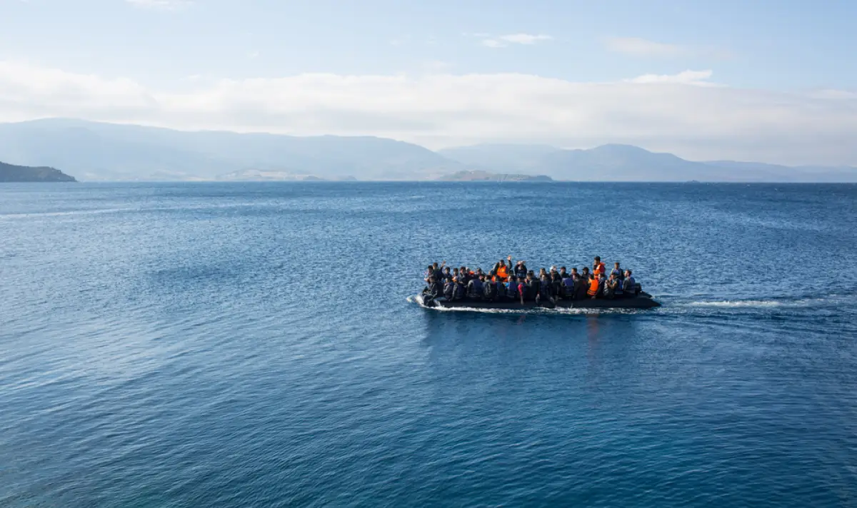 Гърция спаси 57 мигранти и откри телата на двама души,