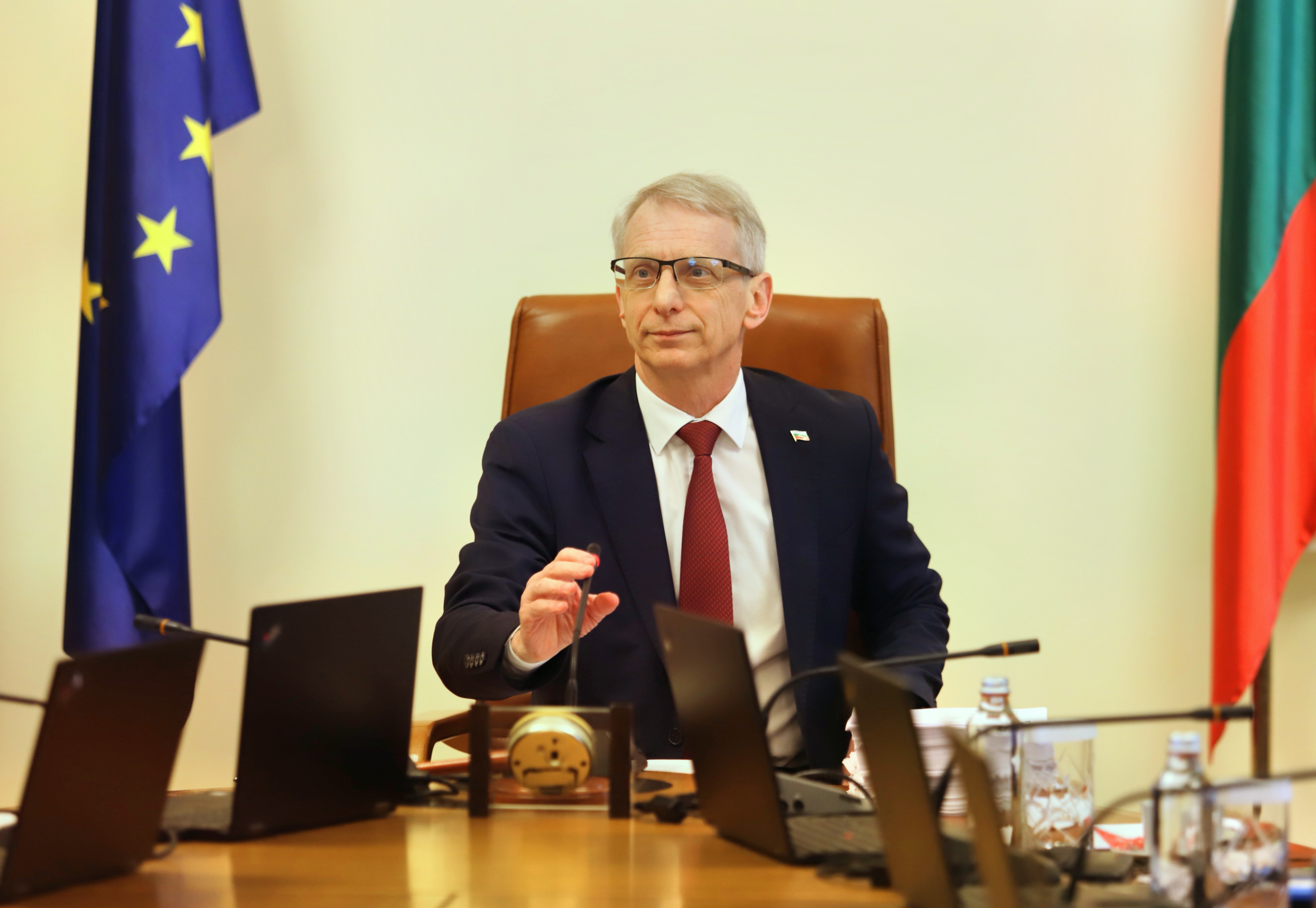 Министър-председателят Николай Денков отговаря на въпроси на живо, в излъчване