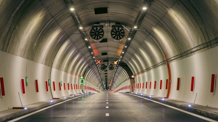 Пускат движението през новия тунел Железница на автомагистрала Струма, който