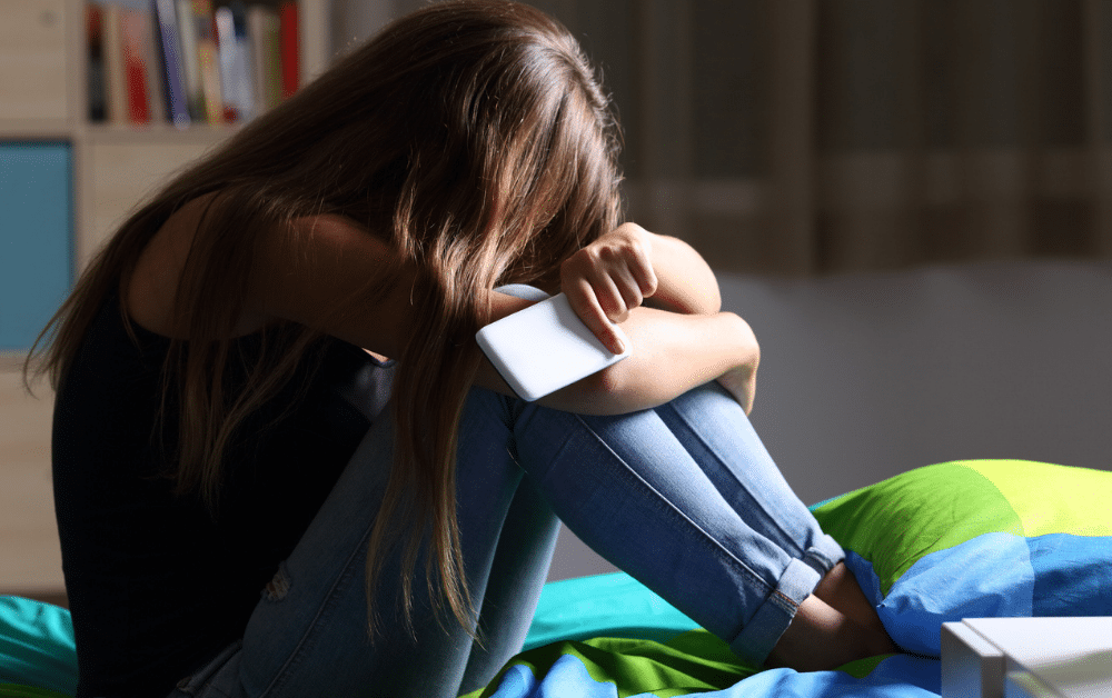 18-годишна ученичка е станала жертва на онлайн тормоз. Телефонният номер