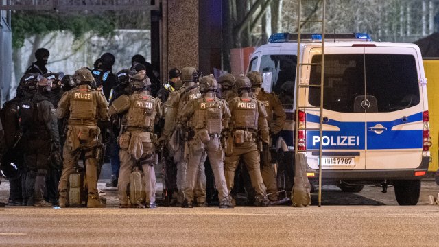 Германската полиция е успяла да извади барикадиралата се 65-годишната жена
