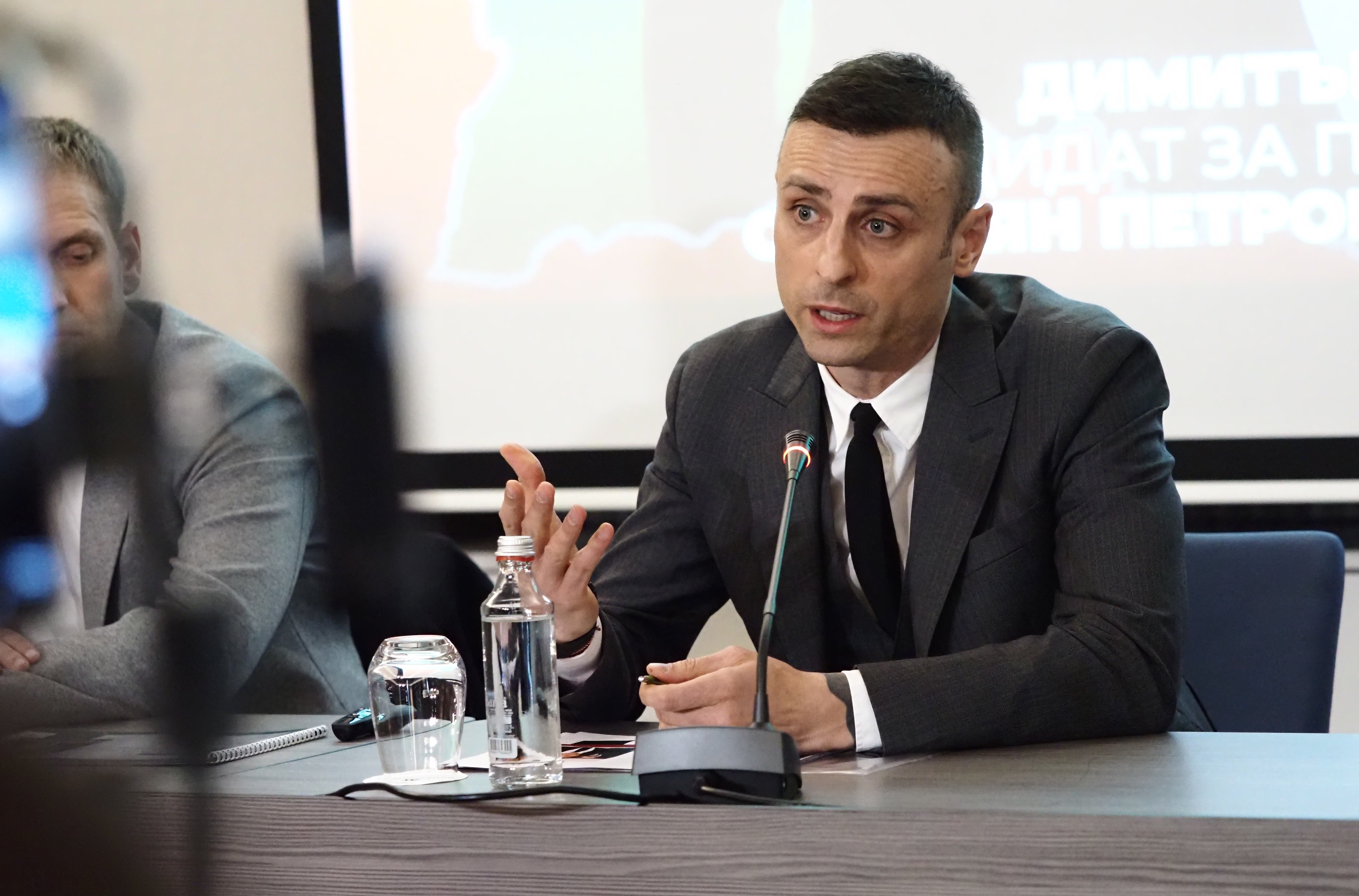 Кандидатът за президент на Българския футболен съюз Димитър Бербатов представи