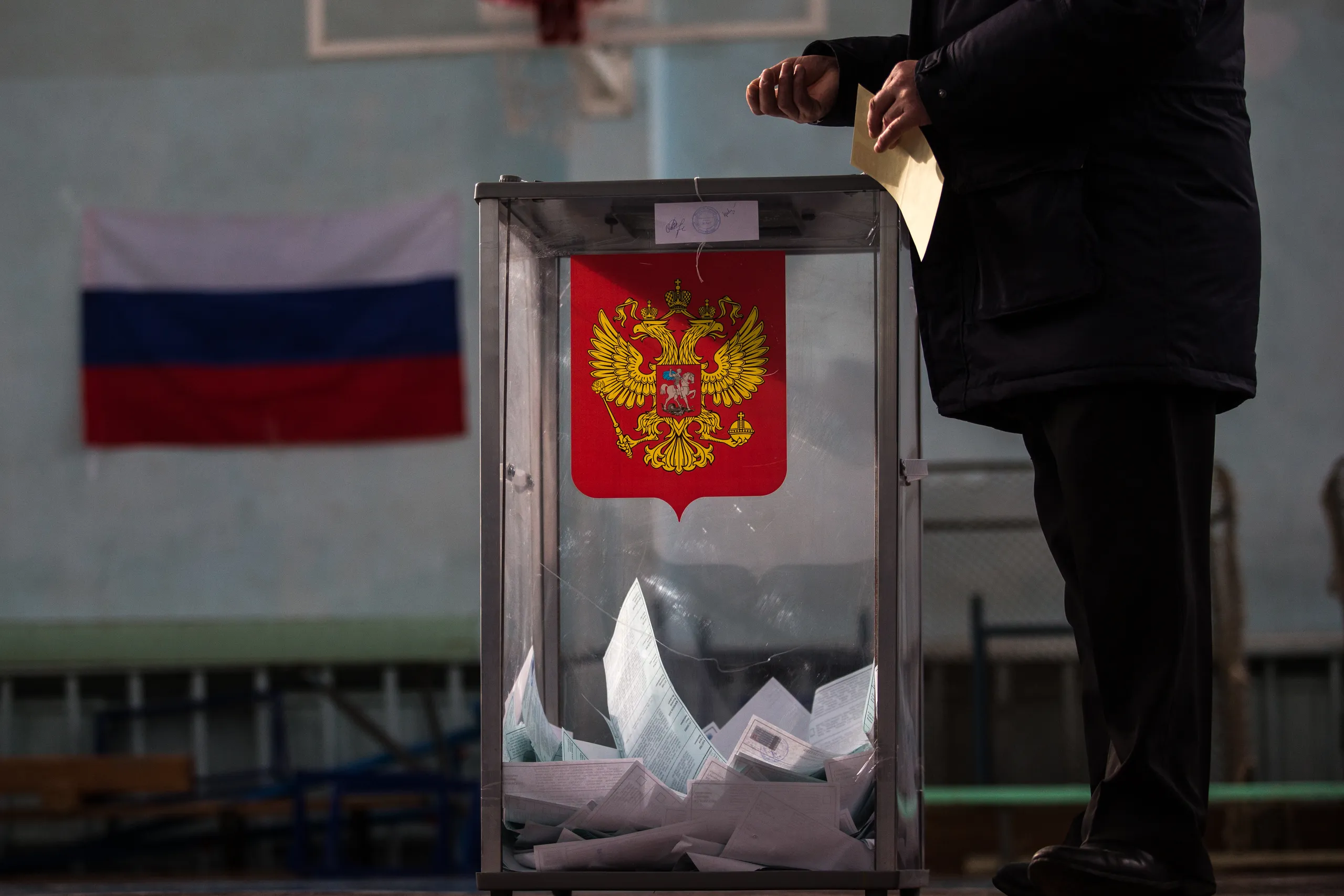 Днес в Русия започна гласуването за президентските избори.Официални лица в