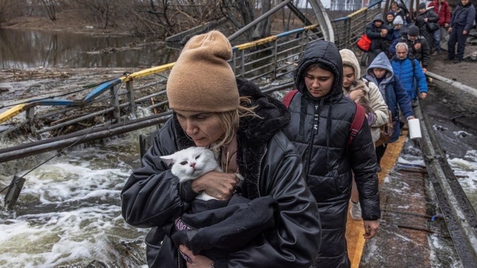 Украинските власти започнаха масова евакуация на селища в северната, погранична