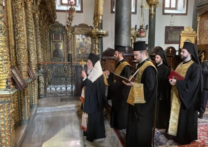 Вселенският патриарх се поклони пред тленните останки на патриарха. Вертоломей,