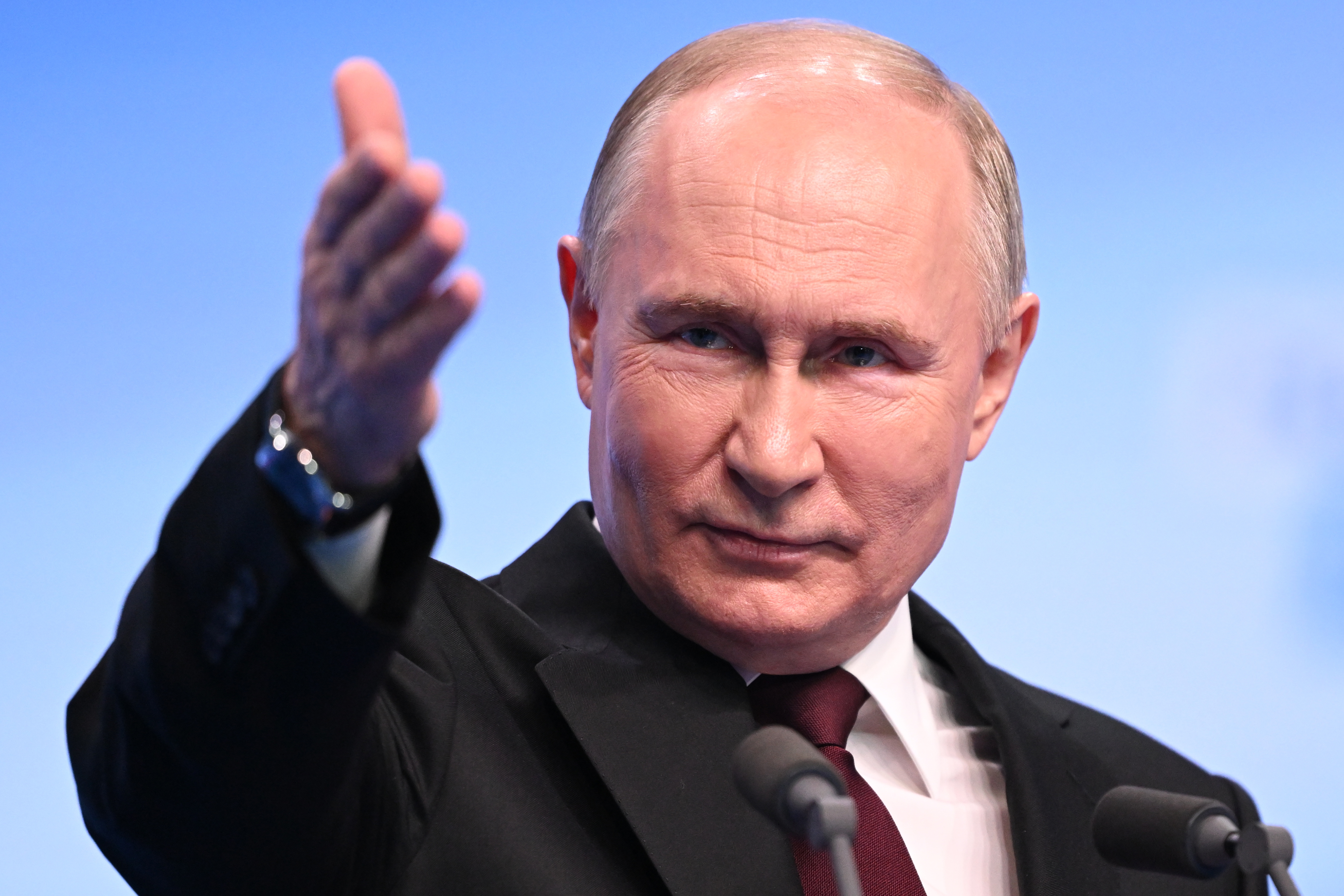 Досегашният президент на Руската федерация Владимир Путин получи 85,13% от