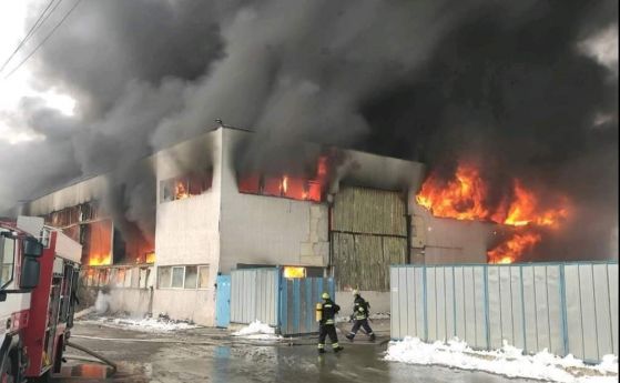 Човек загина при пожар в дома си в София. Инцидентът