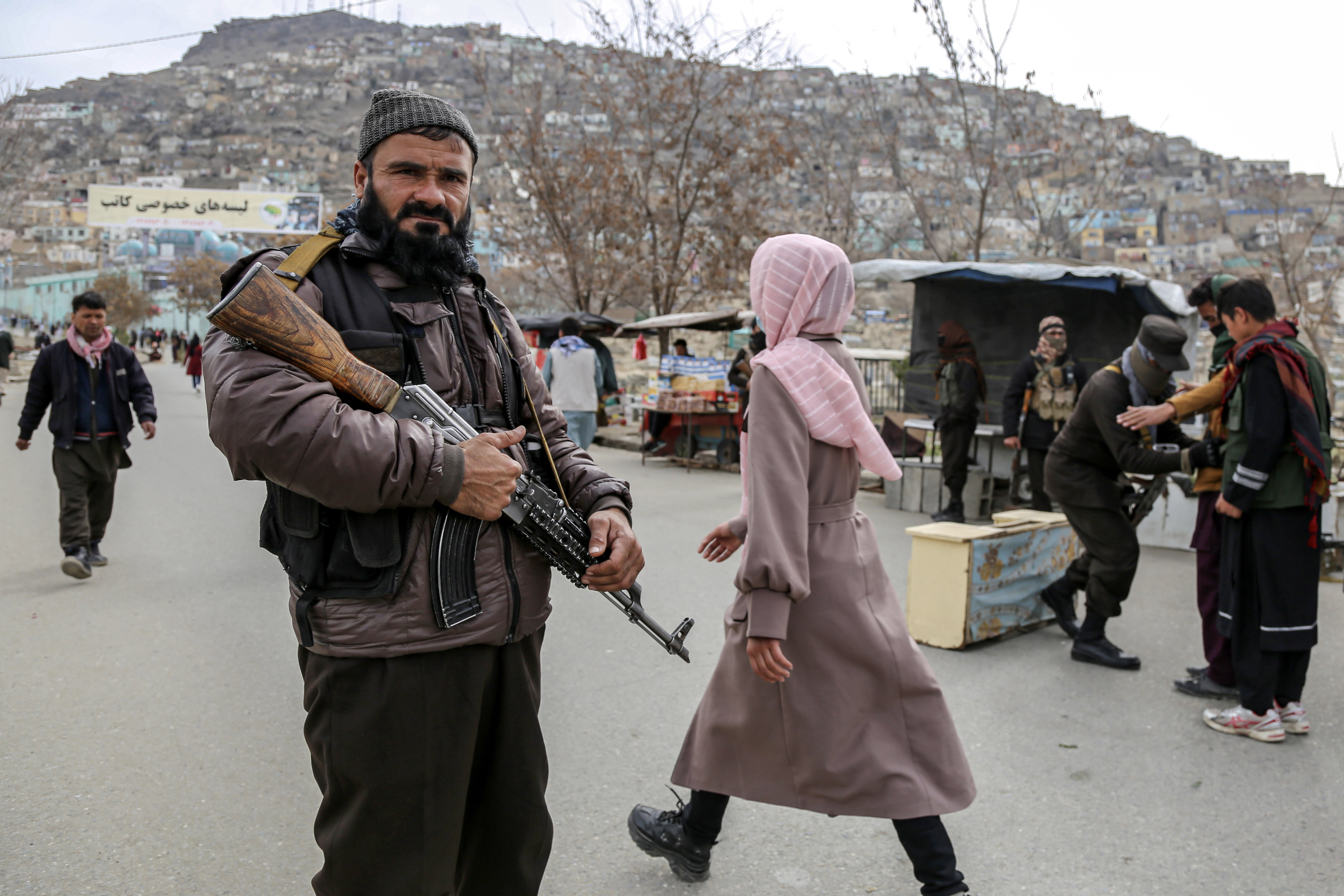 Съобщението на талибаните, че възобновява публичното убиване на жени с