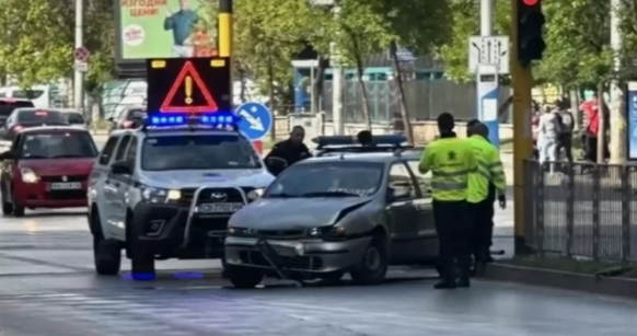 Опасен инцидент в центъра на София. Мъж за малко не