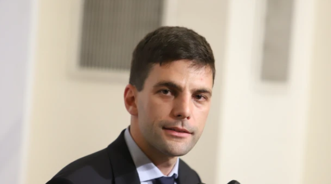 Депутатът от ПП-ДБ Никола Минчев отрече пред БНР да е