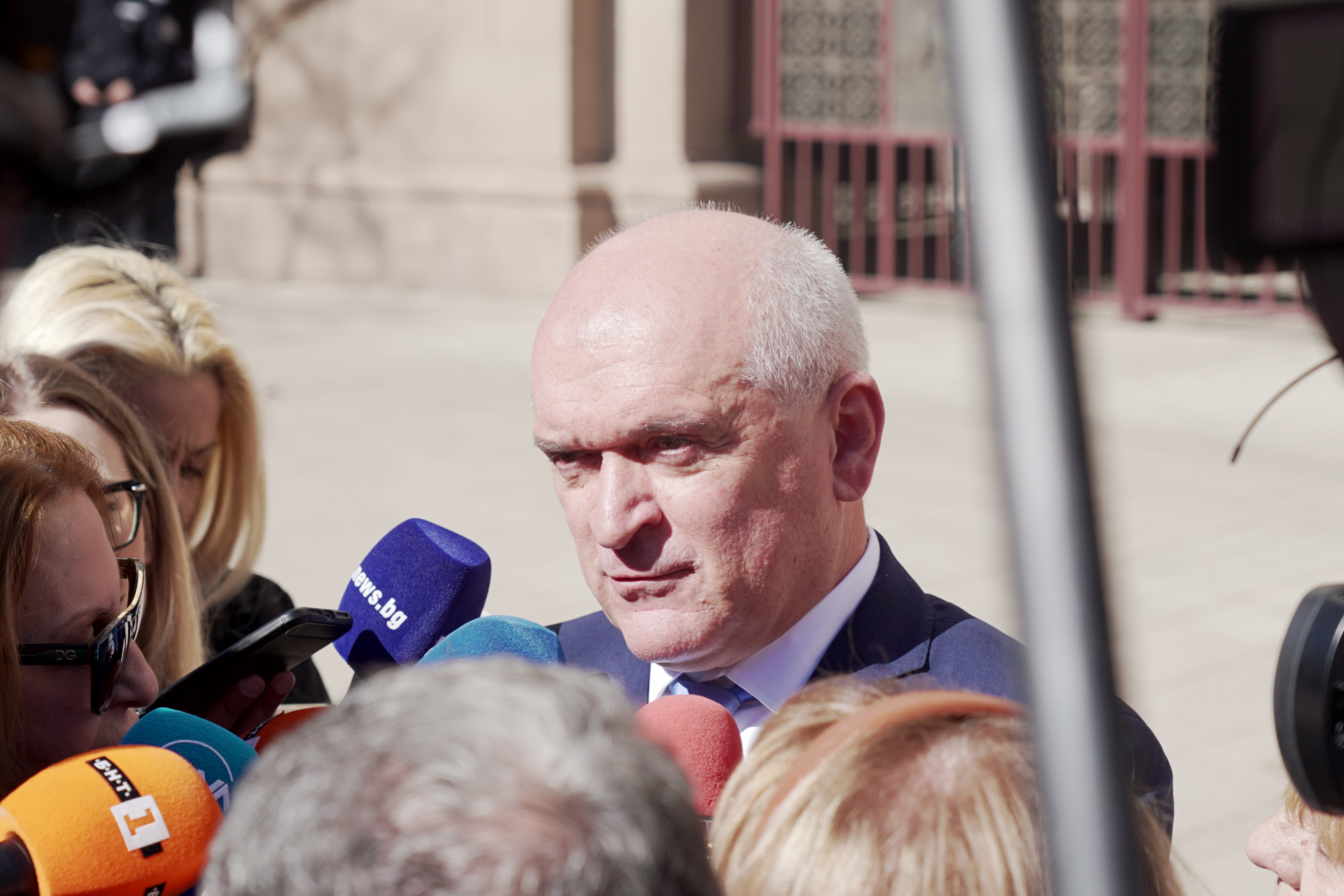 Служебният министър-председател и министър на външните работи Димитър Главчев заминава