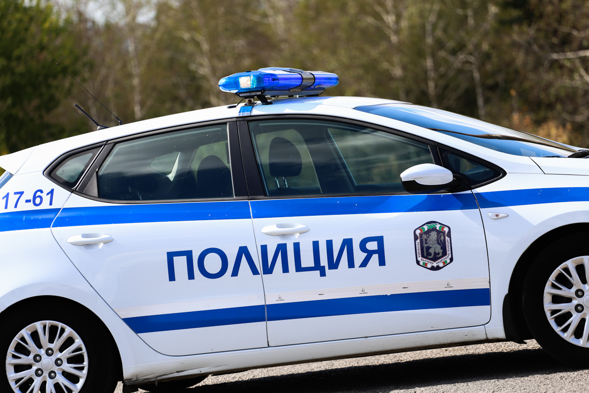 18-годишна шофьорка прегази две момичета в Сопот. Ранените са на