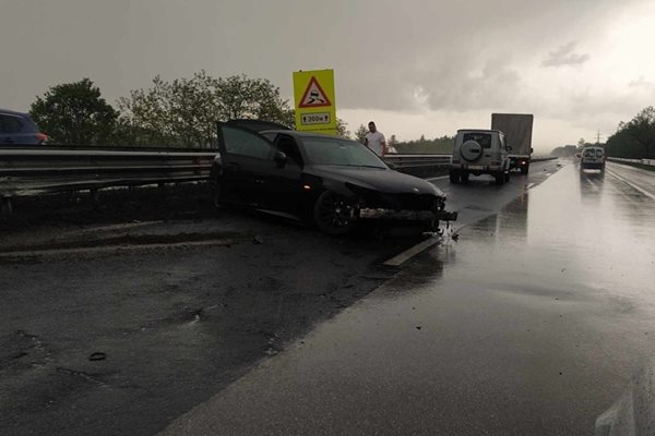Лек автомобил е катастрофирал на магистрала Тракия, на 25 км