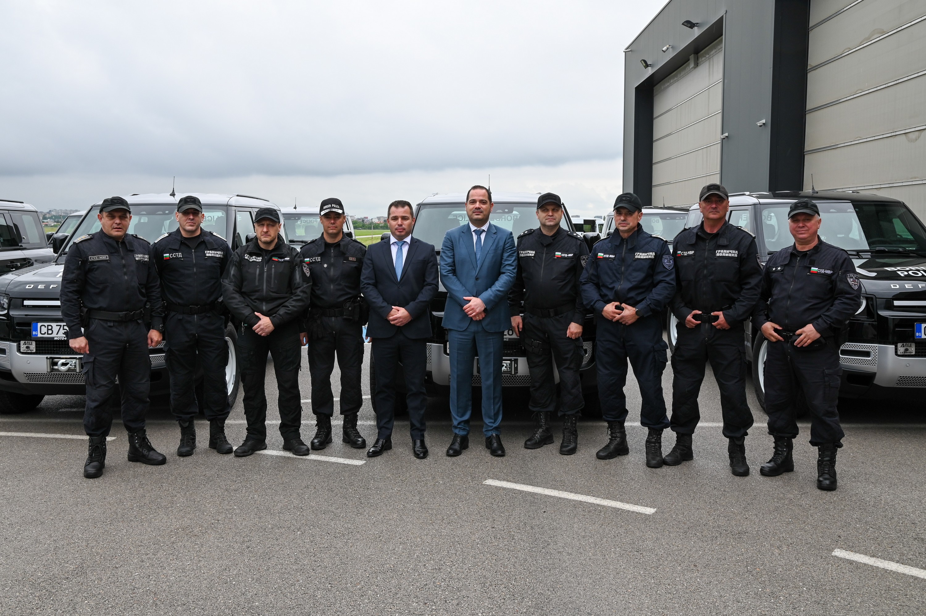 Министърът на вътрешните работи Калин Стоянов връчи днес на граничните