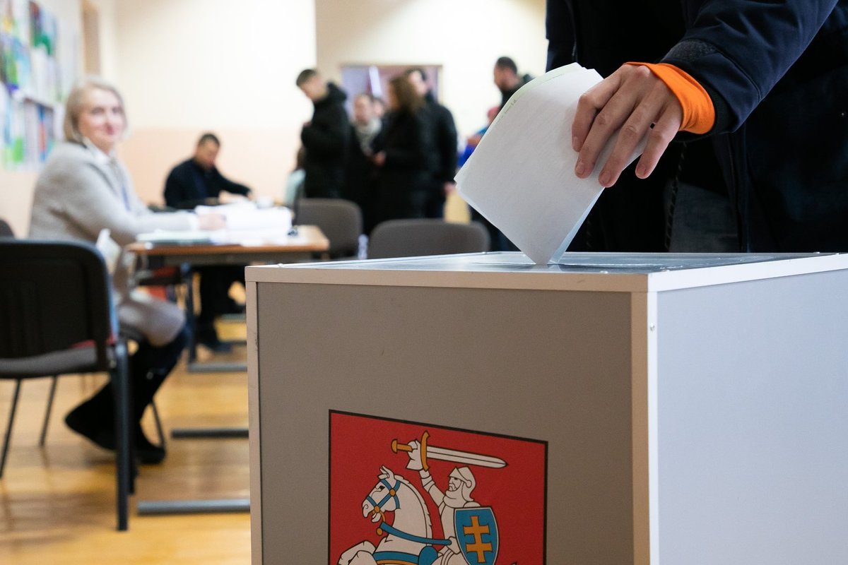 Литовците гласуват на президентски избори след кампания, доминирана от въпросите
