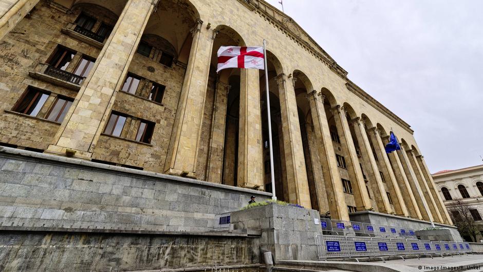 Парламентът на Грузия прие законопроект за „чуждестранните агенти“. Президентът обеща