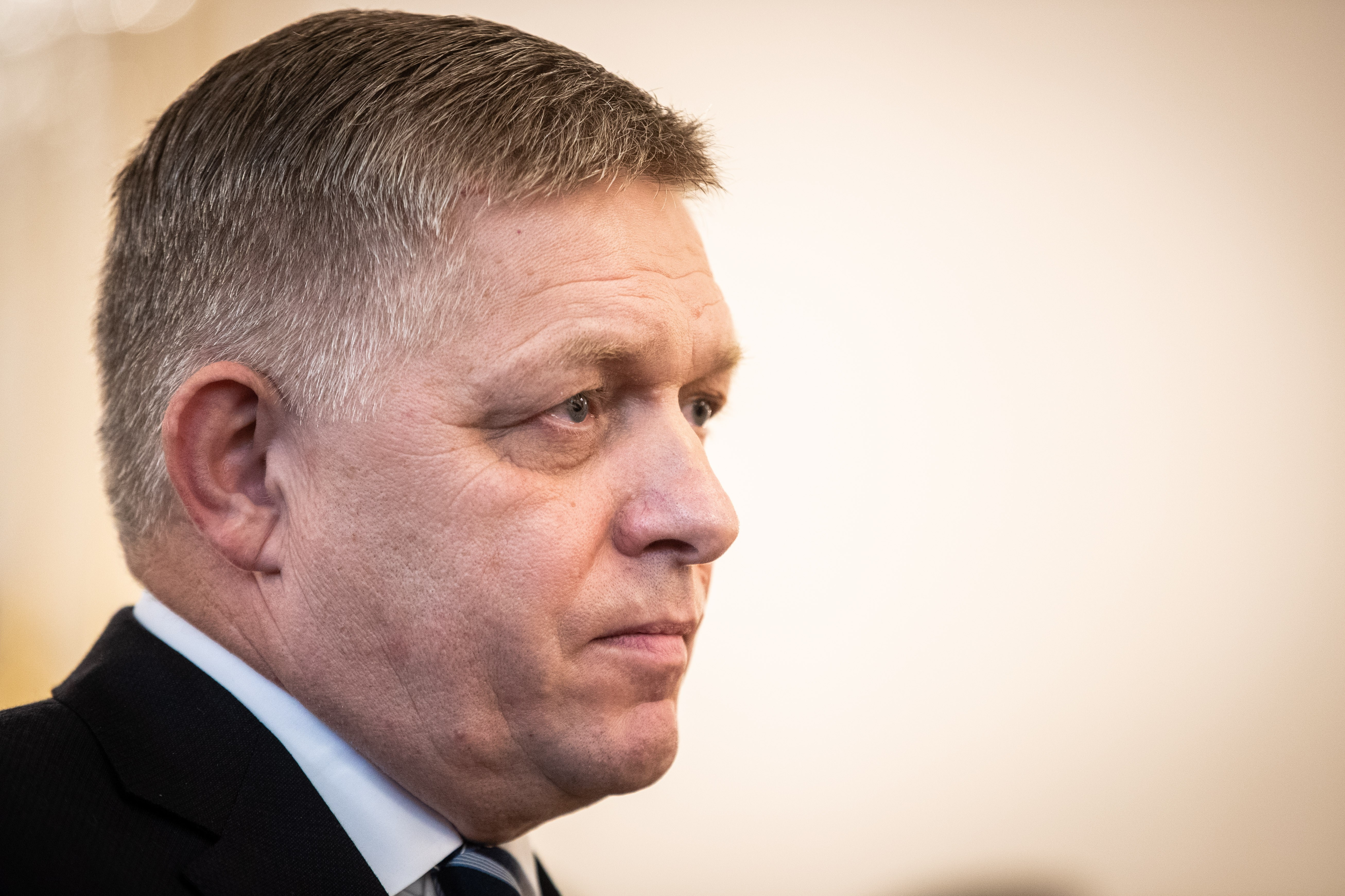 Словашкият министър на отбраната съобщи, че лекарите се борят за