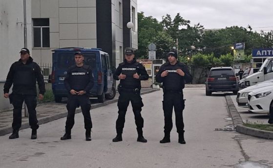 Барикадиралият се полицай в Пловдив се е предал доброволно. Той