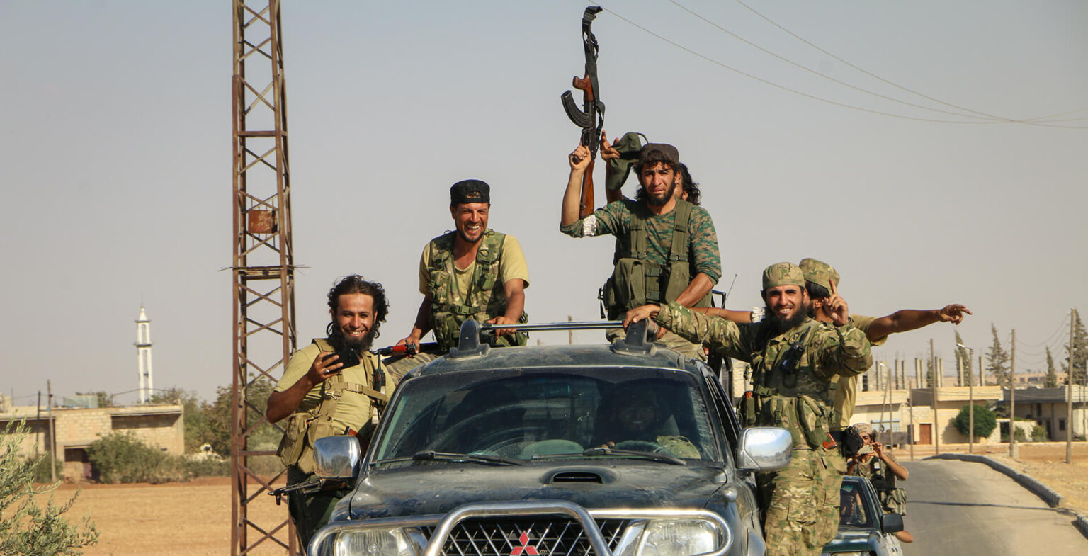 Бойци от групировката Ислямска държава (ИДИЛ) са убили трима сирийски