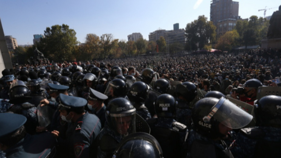 Протестиращи в Армения блокираха пътища в цялата страна тази сутрин,
