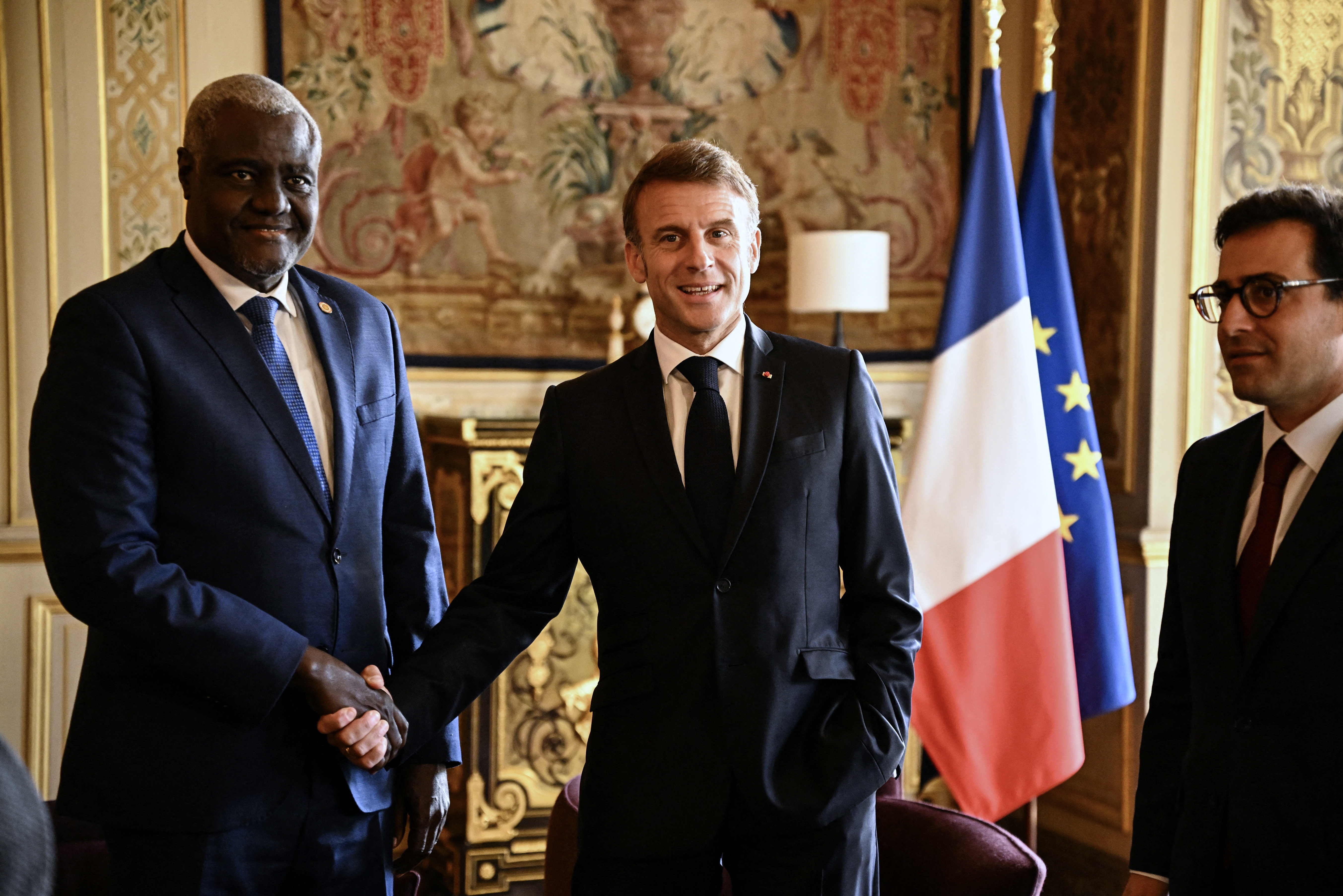 Президентът на Франция Еманюел Макрон в сряда поиска от училищата