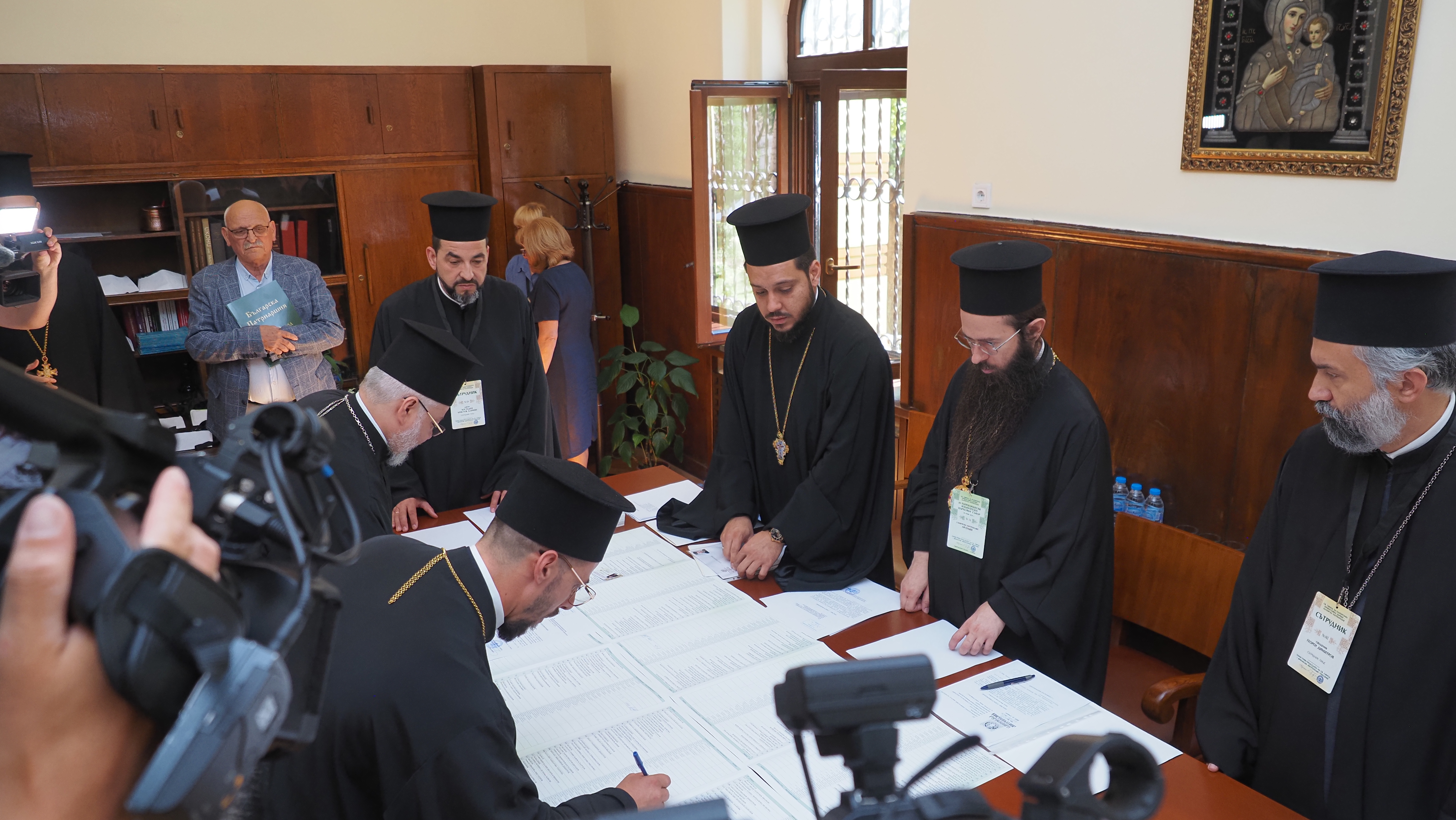 Регистрацията на делегатите на Патриаршеския избирателен църковен събор, които в