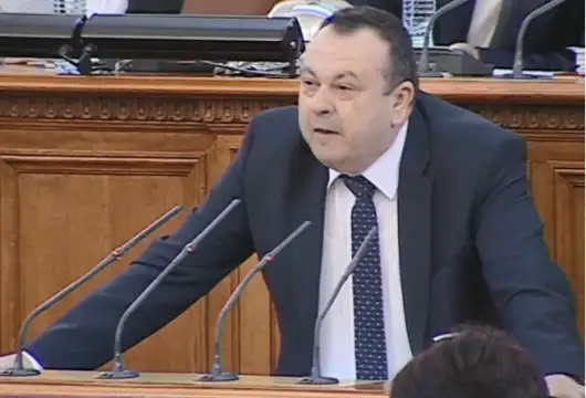 Народният представител Александър Тодоров подаде оставка за да може да