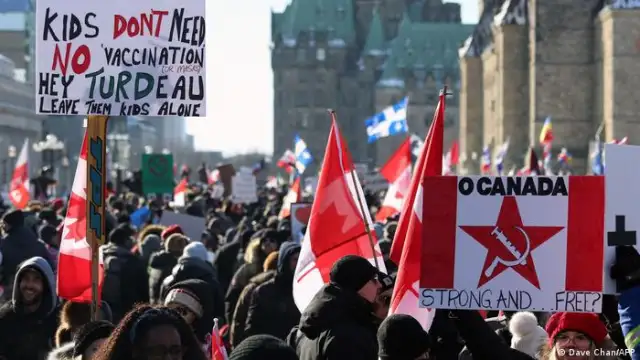 Противници на ограничителните мерки в Канада заради коронавируса протестираха за